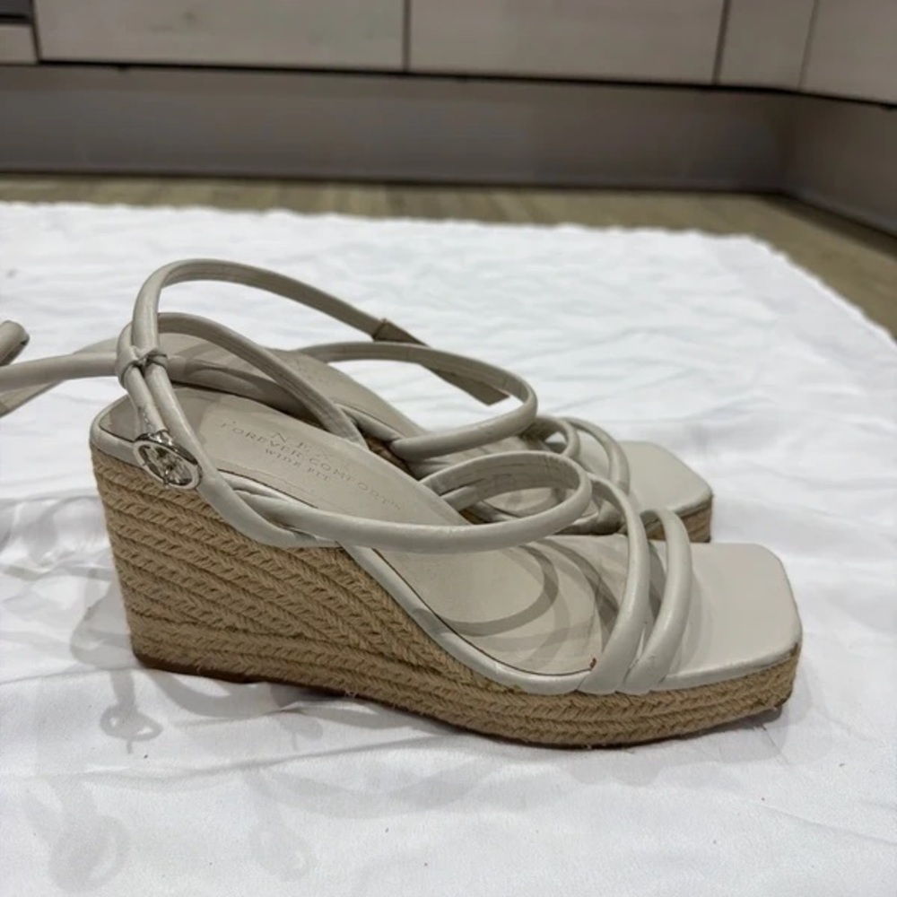Elegant Tan Wedge Sandals